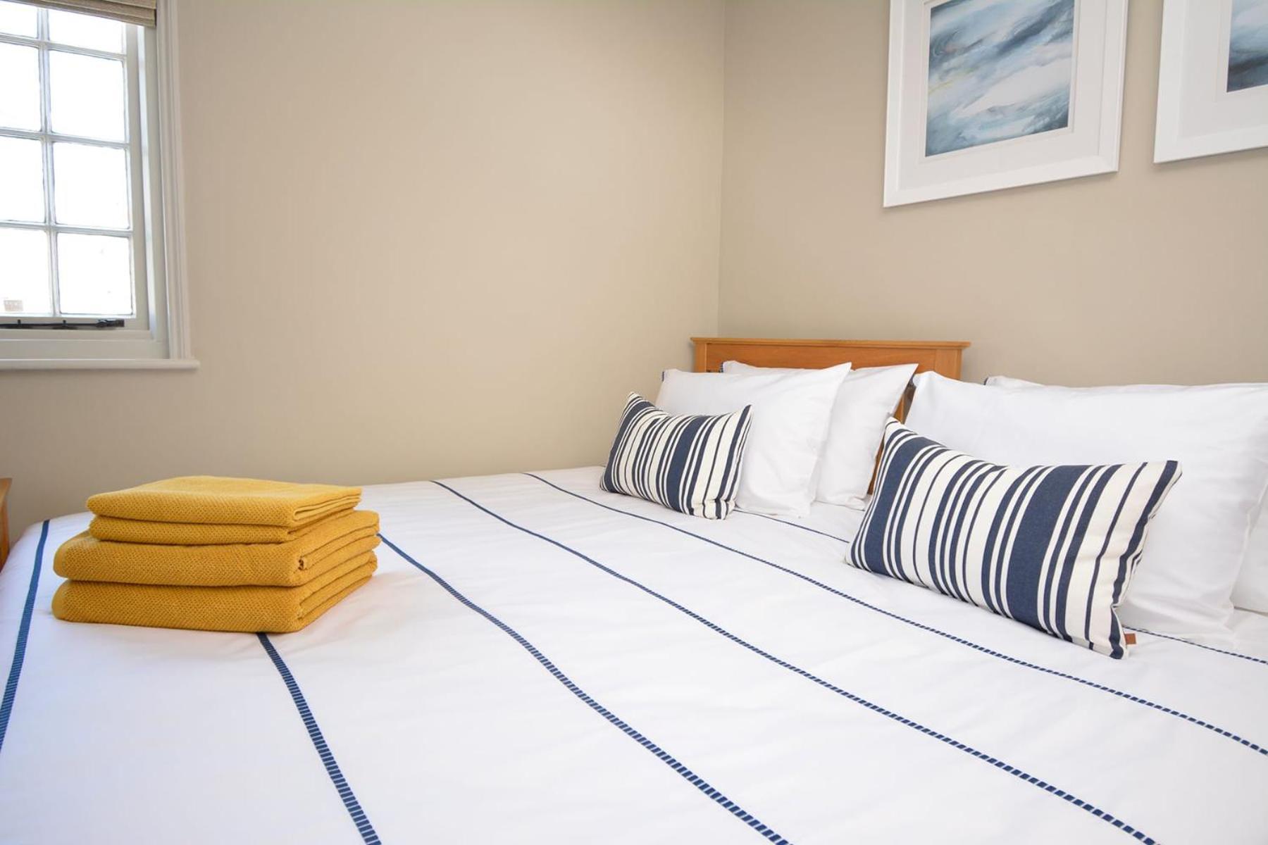 Bosun Cottage - Boutique Retreat On The Beach 迪尔 外观 照片