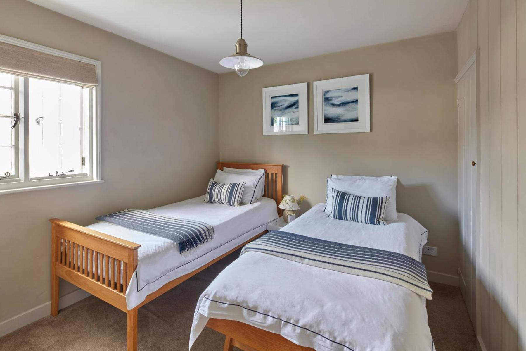 Bosun Cottage - Boutique Retreat On The Beach 迪尔 外观 照片